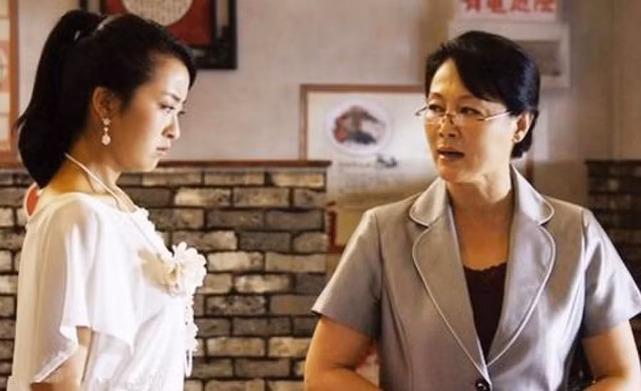 con dau om quan ao tien mung bo ve ngay dem tan hon vi mot cau noi cua me chong - 2