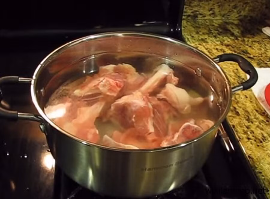 mach ban thu nguyen lieu cho vao nuoc ham xuong de co mau trong vat hinh anh 3
