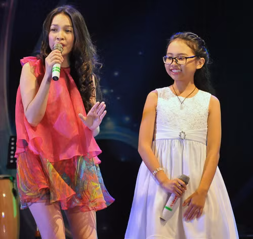 Hiền Thục song ca cùng Phương Mỹ Chi Nhật kí của mẹ Hiền Thục song ca cùng Phương Mỹ Chi Nhật kí của mẹ