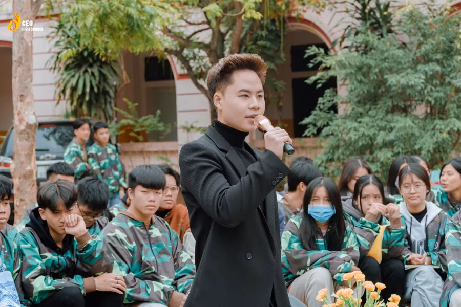Nam MC Hoàng Minh