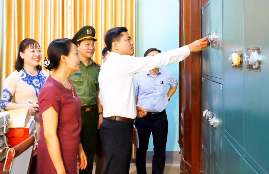 Đoàn kiểm tra công tác chuẩn bị thi tại Trường THPT Nghi Lộc 2, huyện Nghi Lộc, Nghệ An