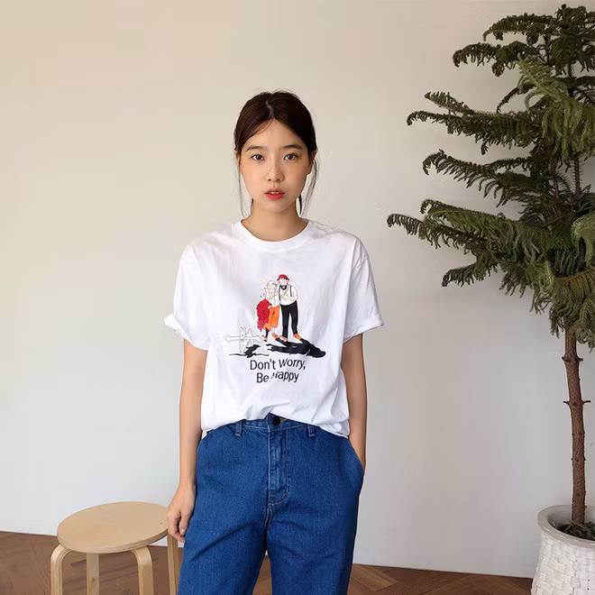 2 kiểu áo phông đơn giản mặc lên dễ đẹp để các nàng luôn trẻ trung, năng động ảnh 1 2 kiểu áo phông đơn giản mặc lên dễ đẹp để các nàng luôn trẻ trung, năng động ảnh 1