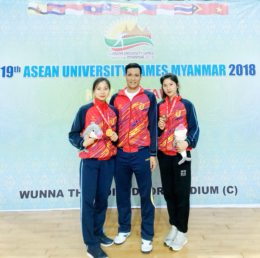 Kết thúc, đội karate đã giành được 1 huy chương vàng, 1 huy chương bạc và 1 huy chương đồng Kết thúc, đội karate đã giành được 1 huy chương vàng, 1 huy chương bạc và 1 huy chương đồng