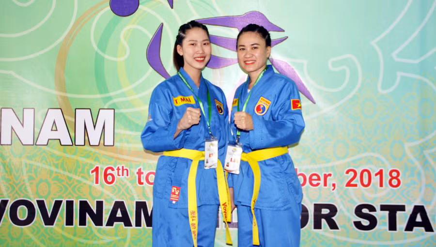 Nguyễn Thị Tuyết Mai và Lâm Thị Lời - huy chương vàng nội dung quyền song luyện kiếm Nguyễn Thị Tuyết Mai và Lâm Thị Lời - huy chương vàng nội dung quyền song luyện kiếm