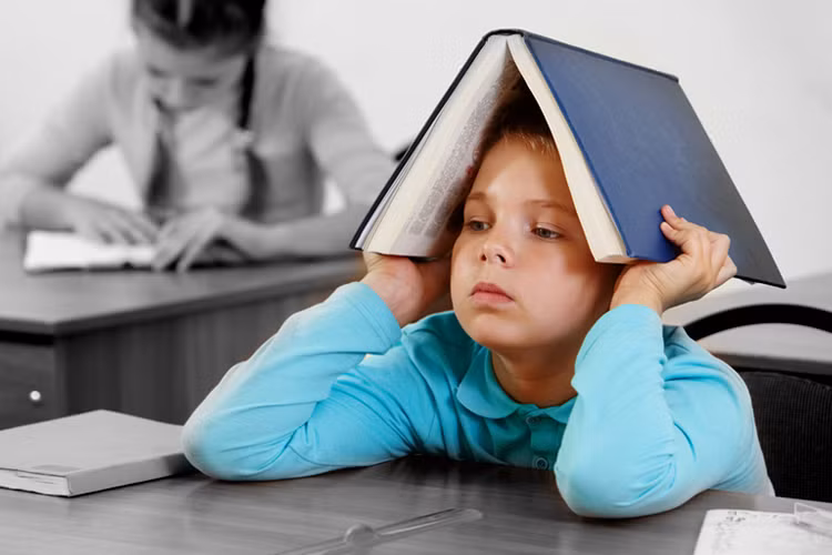 3 bước đơn giản để làm cho con không còn ghét đọc sách ảnh 1 bored-with-books
