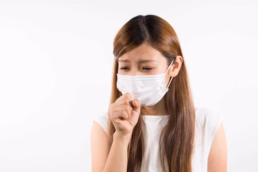Chuyên gia phổi khuyến cáo về 5 thói quen để có lá phổi khoẻ mạnh ảnh 2 Đeo khẩu trang là một cách ngăn chặn dị vật vào phổi theo đường thở, tuy nhiên, khẩu trang cũng có thời hạn sử dụng
