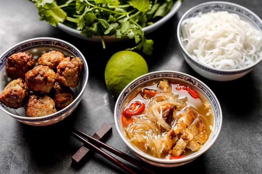 1001 sáng kiến cách ăn bún chả Hà Nội của sao Hàn thậm chí người Việt cũng không ngờ tới - Ảnh 1. 1001 sáng kiến cách ăn bún chả Hà Nội của sao Hàn thậm chí người Việt cũng không ngờ tới - Ảnh 1.