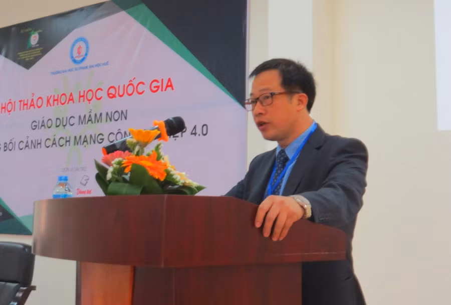 PGS-TS Lê Anh Phương - Hiệu trưởng Trường ĐHSP Huế phát biểu khai mạc hội thảo PGS-TS Lê Anh Phương - Hiệu trưởng Trường ĐHSP Huế phát biểu khai mạc hội thảo