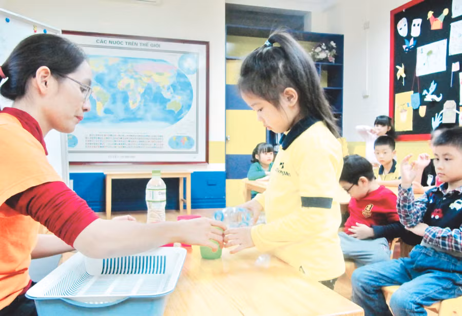 Giáo dục kỹ năng cho trẻ mầm non. Ảnh: Bắc Việt