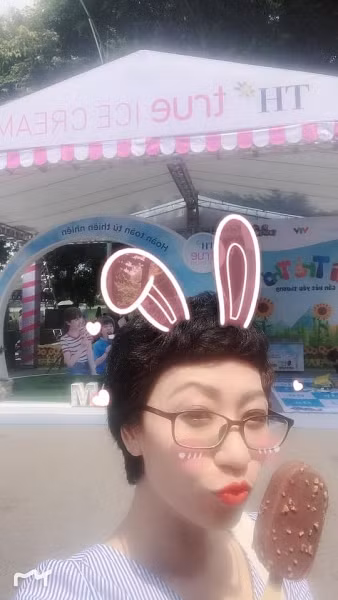 Hàng trăm bạn nhỏ hào hứng Rung chuông vàng cùng Phan Anh Esheep “Chương trình xong rồi, ra ăn kem thôi”, Phan Anh viết kèm hình ảnh selfie