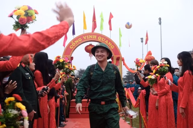 Hơn 1.000 thanh niên Thủ đô viết đơn tình nguyện nhập ngũ