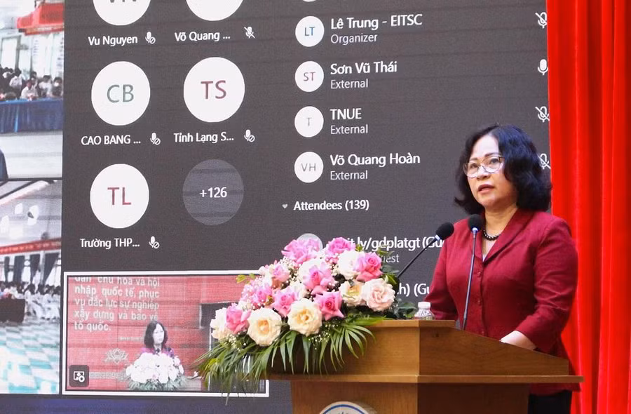 Thứ trưởng Bộ Giáo dục và Đào tạo Ngô Thị Minh phát biểu tại buổi lễ.
