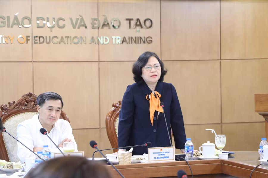 Thứ trưởng Bộ GD&ĐT Ngô Thị Minh và Thứ trưởng Bộ Y tế Trần Văn Thuấn đồng chủ trì hội thảo. Thứ trưởng Bộ GD&ĐT Ngô Thị Minh và Thứ trưởng Bộ Y tế Trần Văn Thuấn đồng chủ trì hội thảo.