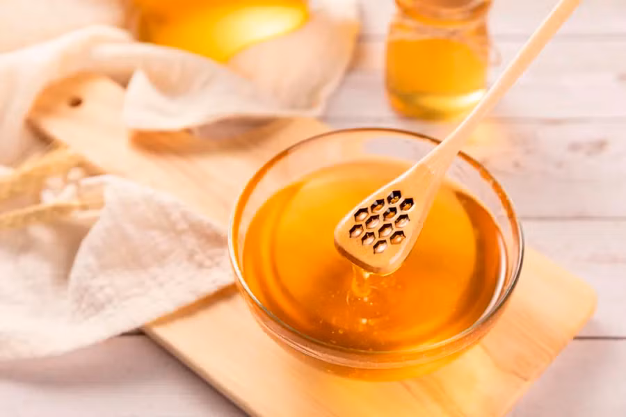 Hỗn hợp đậu phụ và mật ong dễ tạo ra các phản ứng sinh hóa không có lợi cho cơ thể con người. (Ảnh: ITN) Hỗn hợp đậu phụ và mật ong dễ tạo ra các phản ứng sinh hóa không có lợi cho cơ thể con người. (Ảnh: ITN)