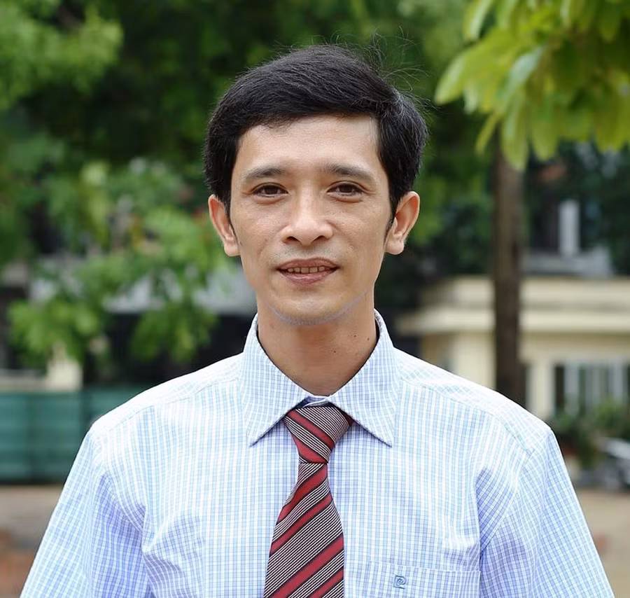 Thầy Hà Xuân Nhâm - Hiệu trưởng Trường THPT Phan Huy Chú (Hà Nội).