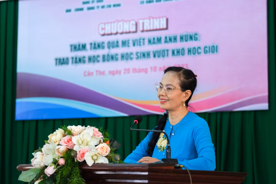 Bà Nguyễn Thị Kim Dung - Phó Bí thư Thường trực Đảng ủy Khối, phụ trách Đảng bộ Khối Dân - Chính - Đảng TP Hồ Chí Minh phát biểu tại chương trình.