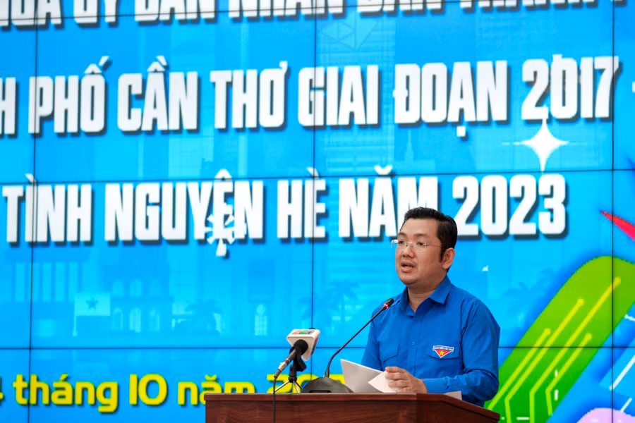 Anh Lâm Văn Tân, Phó Bí thư Thành đoàn báo cáo chiến dịch hè năm 2023.