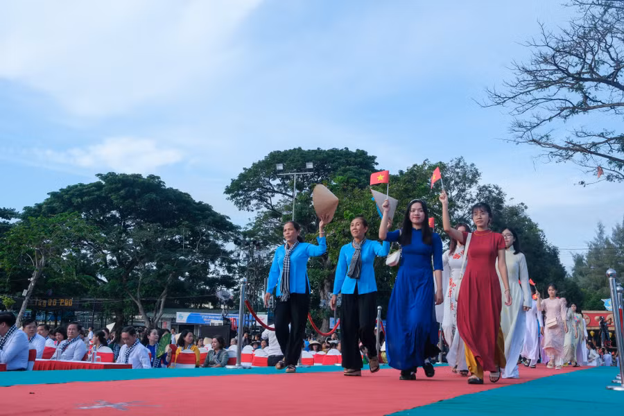Hình ảnh diễu hành tại lễ hội.
