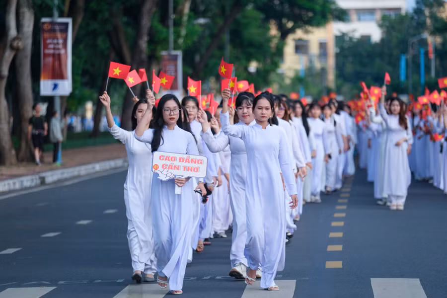 Hình ảnh diễu hành tại lễ hội.
