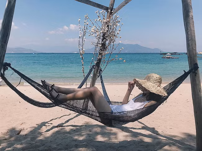 Học ngay 10 kiểu pose dáng này để dành đi biển, chắc chắn bạn sẽ có những tấm ảnh cực xịn - Ảnh 33. Học ngay 10 kiểu pose dáng này để dành đi biển, chắc chắn bạn sẽ có những tấm ảnh cực xịn - Ảnh 33.