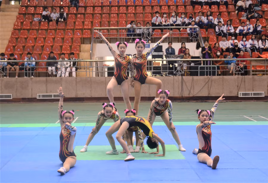 Ngay sau Lễ khai mạc, các đoàn tham dự môn thi Aerobic. Ngay sau Lễ khai mạc, các đoàn tham dự môn thi Aerobic.