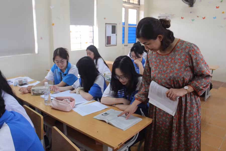 Học sinh Trường THPT Chuyên Chu Văn An Lạng Sơn trong giờ ôn tập. Học sinh Trường THPT Chuyên Chu Văn An Lạng Sơn trong giờ ôn tập.
