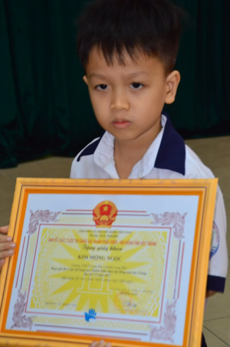 Trọng Nhân nhận giải thưởng Trọng Nhân nhận giải thưởng