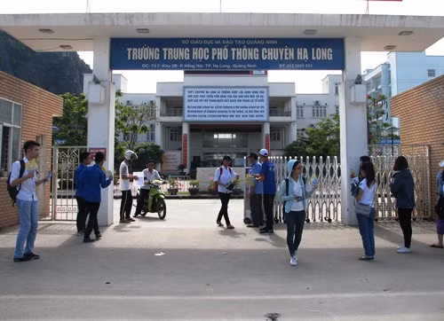 Trường THPT Chuyên Hạ Long dẫn đầu với 59 học sinh đạt thành tích tốt, được khen thưởng. Ảnh:Minh Cương
