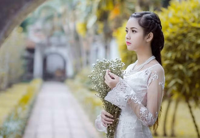 Trong cuộc sống, Ngọc Ánh được bạn bè nhận xét có tính cách hiền lành, hay cười và hòa đồng. Hơn nữa, cô còn có sở thích nấu ăn và có khả năng làm được rất nhiều đồ ngon, lạ. Nhan sắc nữ sinh đẹp nhất xứ Tuyên