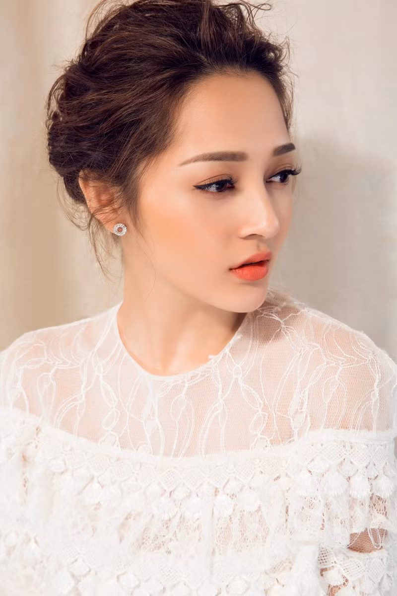 Nữ ca sĩ sở hữu vẻ đẹp của một nữ thần.