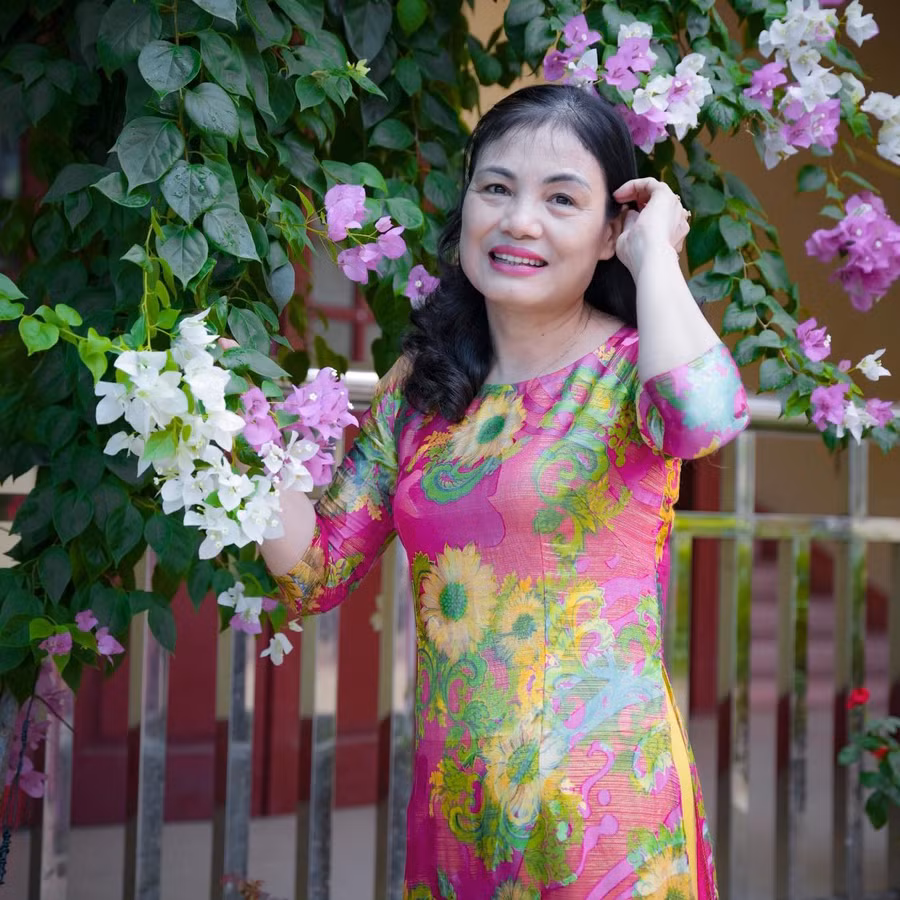 NGƯT Đỗ Thị Khánh Huệ - giáo viên Ngữ văn Trường THCS Nam Cao (Lý Nhân, Hà Nam). NGƯT Đỗ Thị Khánh Huệ - giáo viên Ngữ văn Trường THCS Nam Cao (Lý Nhân, Hà Nam).
