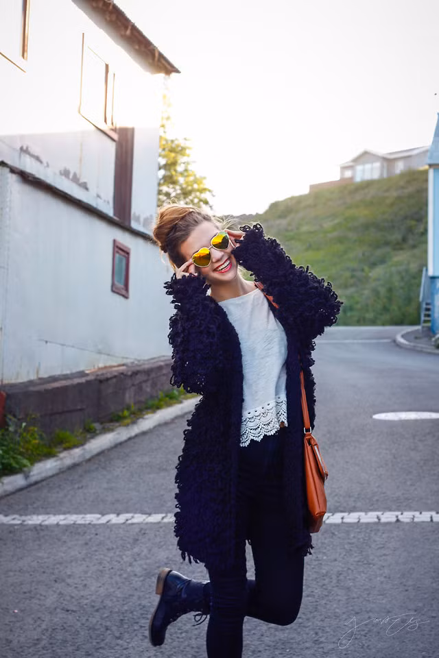10 gợi ý mix đồ đông siêu đẹp với áo khoác đen