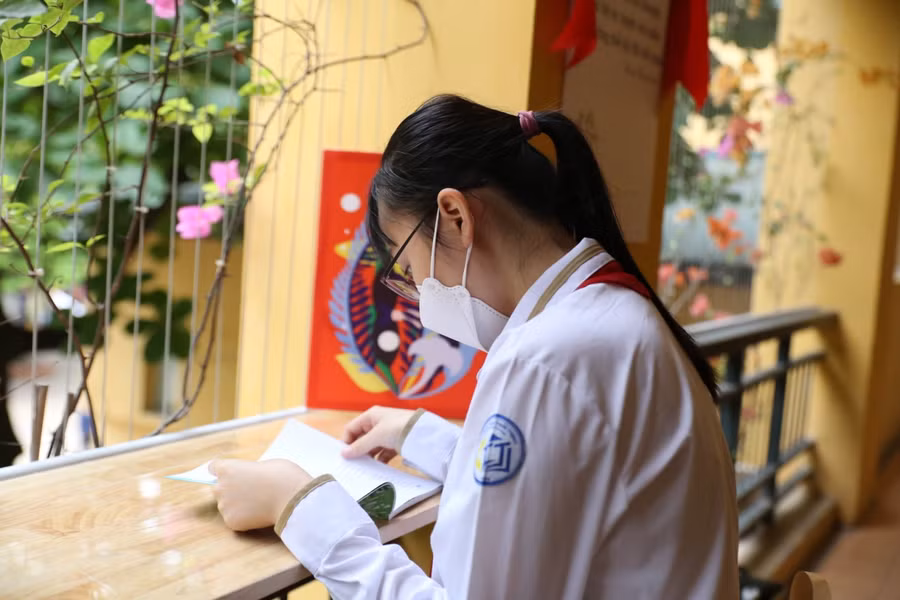 Học sinh được thỏa mãn nhu cầu đọc sách trong một không gian đặc biệt.