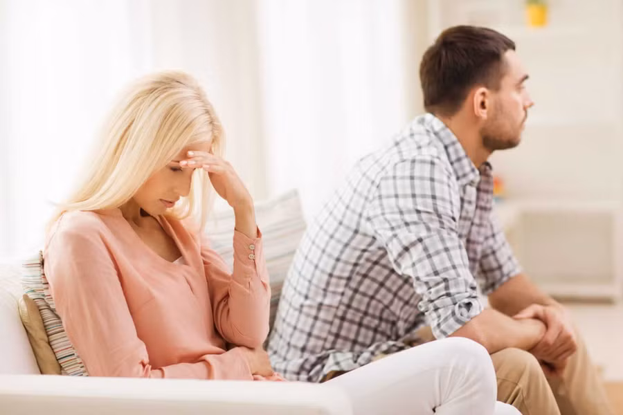 Kiểu đàn ông thích “đi ngang về tắt” thường không nhận thức được lòng tin của phụ nữ đã bị tổn thương đến mức nào. (Ảnh: ITN).