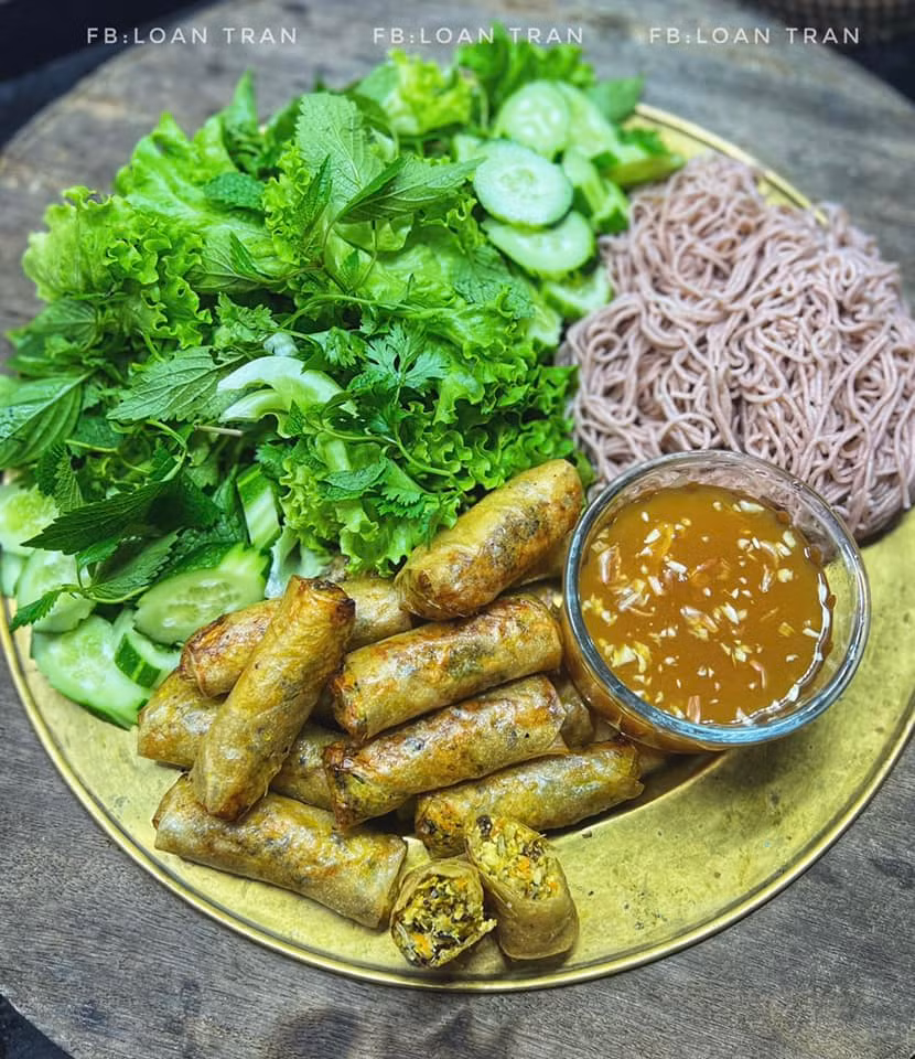 Bún nem chay chiên bằng nồi chiên không dầu.