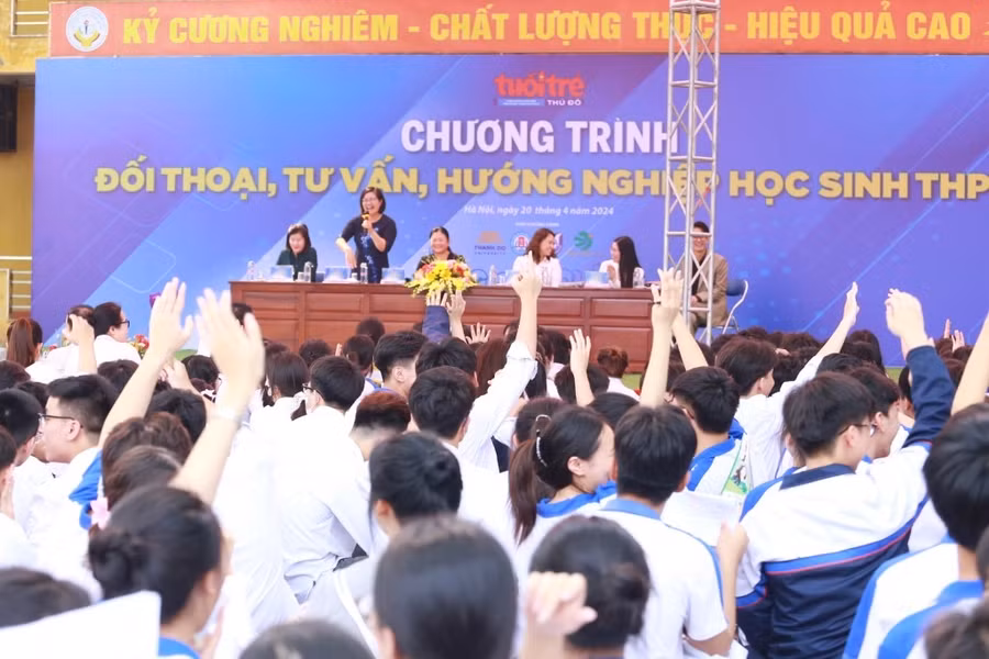 Hàng nghìn học sinh tham gia Ngày hội. Hàng nghìn học sinh tham gia Ngày hội.
