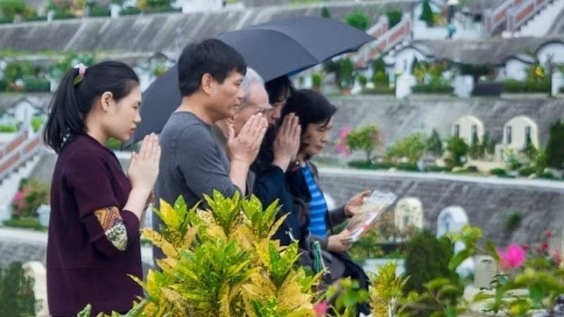 Văn khấn cúng tết Thanh minh năm 2023 đầy đủ và chính xác 