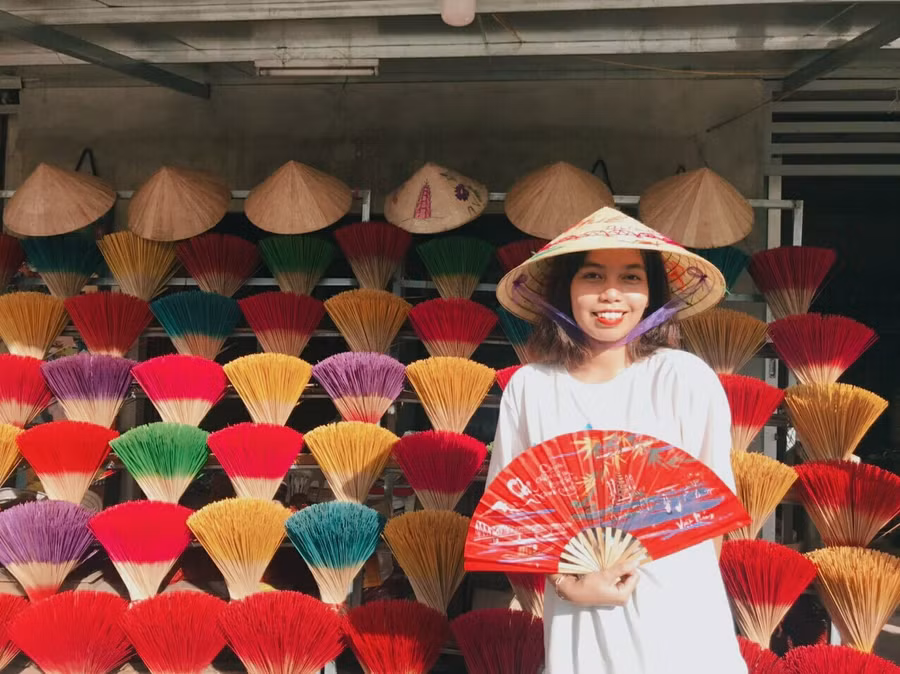 Em H'Lana Ênuôl, sinh viên Trường Đại học Khoa Học - Đại học Huế Em H'Lana Ênuôl, sinh viên Trường Đại học Khoa Học - Đại học Huế