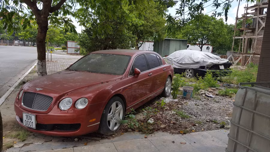 Cận cảnh những siêu xe tiền tỷ bị "bỏ xó" tại Việt Nam ảnh 9