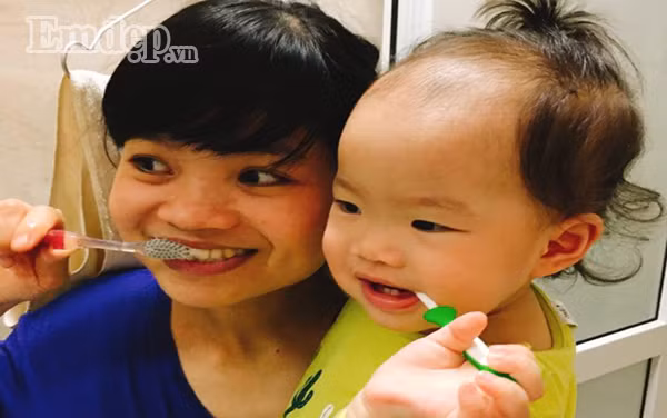 Học mẹ 9x bí kíp giúp con có thói quen đánh răng ngay từ khi còn nhỏ