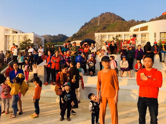hang nghin nguoi do ve le hoi khinh khi cau o moc chau hinh anh 6