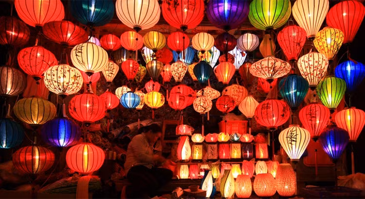 Diễn ra từ 29/9 đến 4/10, phố đèn lồng Hội An sẽ đưa người dân Sài Gòn chìm trong không gian lung linh của phố Hội ngày rằm.