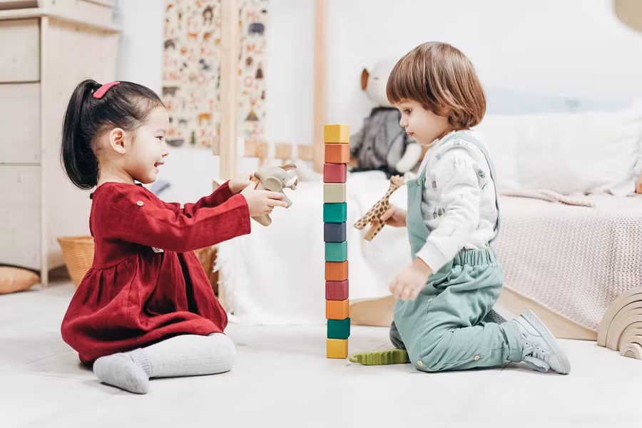 Trẻ nên thể hiện sự tôn trọng với người lớn, những đứa trẻ khác và ngôi nhà nói chung. (Ảnh: ITN).