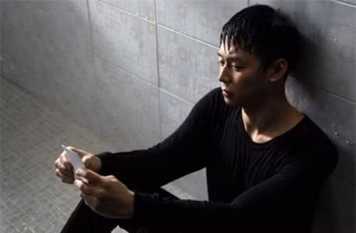 Con càng lớn càng không giống bố, tôi đay nghiến vợ rồi chết lặng trước sự thật