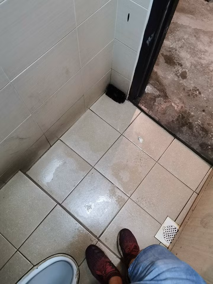 hidden-pinhole-camera-found-in-toilet-of-tealive-outlet-in-muar-world-of-buzz