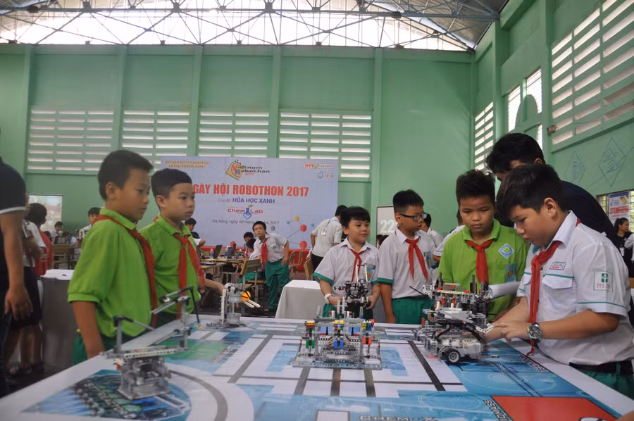 Ngày hội Robothon 2017 thu hút 97 đội Robotics với 280 học sinh tham gia tranh tài.