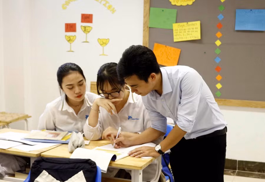 Thầy Đặng Xuân Chất hướng dẫn học sinh học, ôn với đề thi tham khảo
