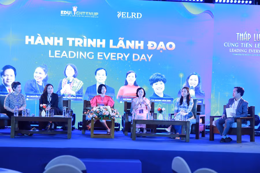 Các đại biểu cùng thảo luận nhiều vấn đề về hành trình lãnh đạo.
