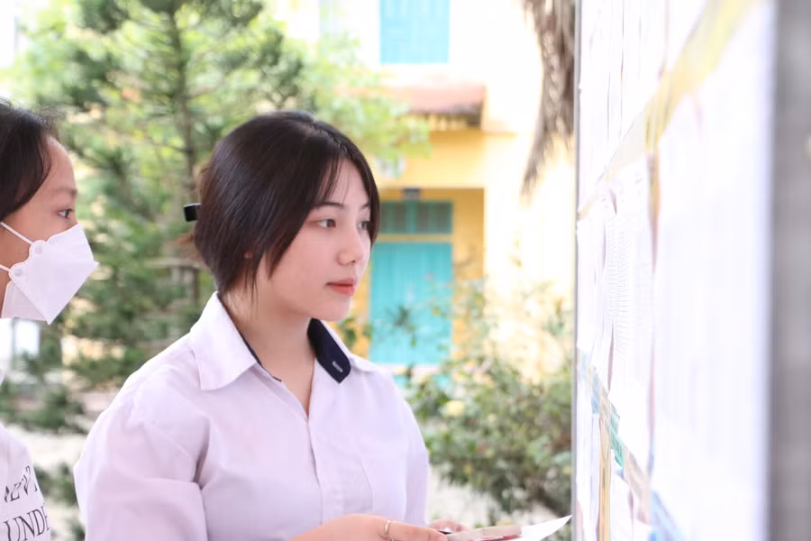 Thí sinh tham dự kỳ thi tốt nghiệp THPT năm 2023 tại Nam Định. Thí sinh tham dự kỳ thi tốt nghiệp THPT năm 2023 tại Nam Định.