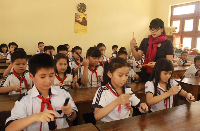 Sĩ số lý tưởng sẽ tạo điều kiện cho giáo viên thực hiện tốt các nhiệm vụ giáo dục. (Ảnh minh họa)